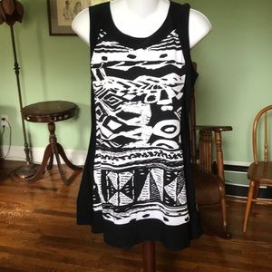 NWOT Black and White tunic M